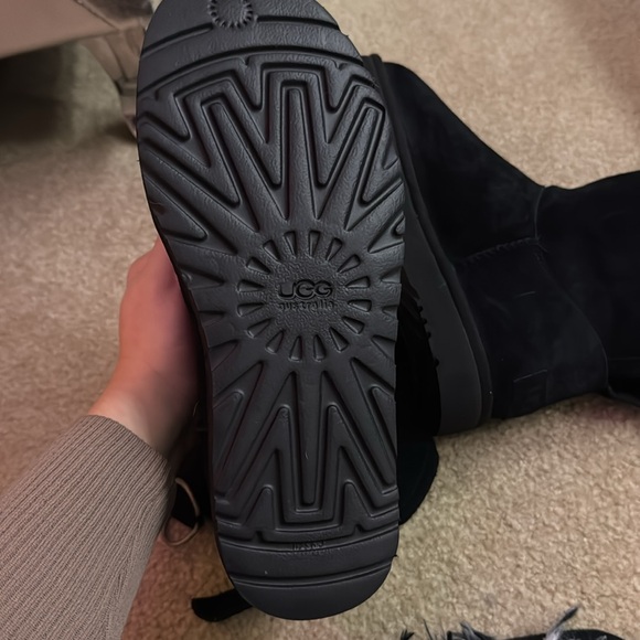 UGG black buckle boots - Picture 3 of 3